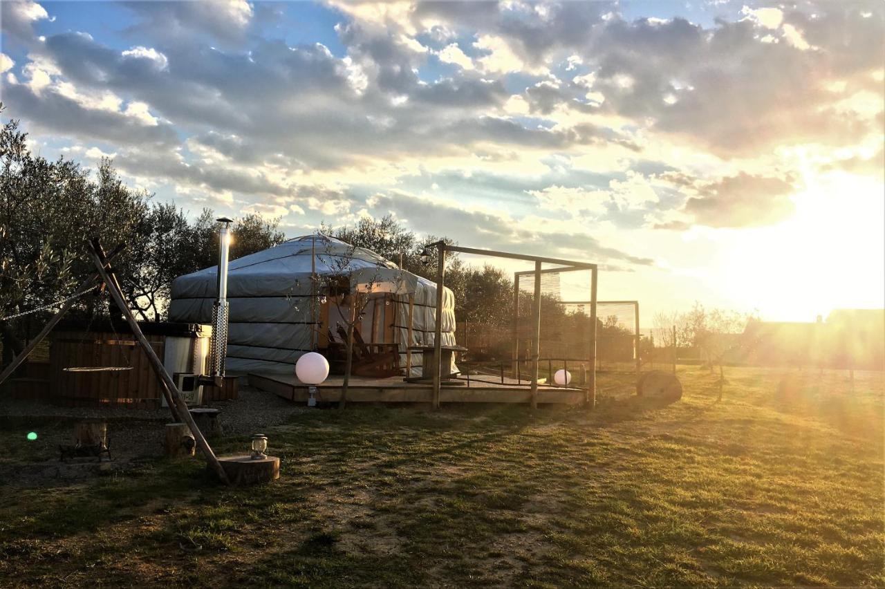 2 Cuori E 1 Yurta Glamping In Tuscany - Adults Only Ашано Экстерьер фото